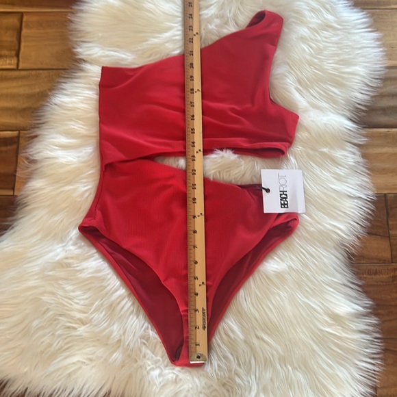 NWOT Beach Riot Celine One Piece Red Medium
SIZE M - Picture 7 of 10
